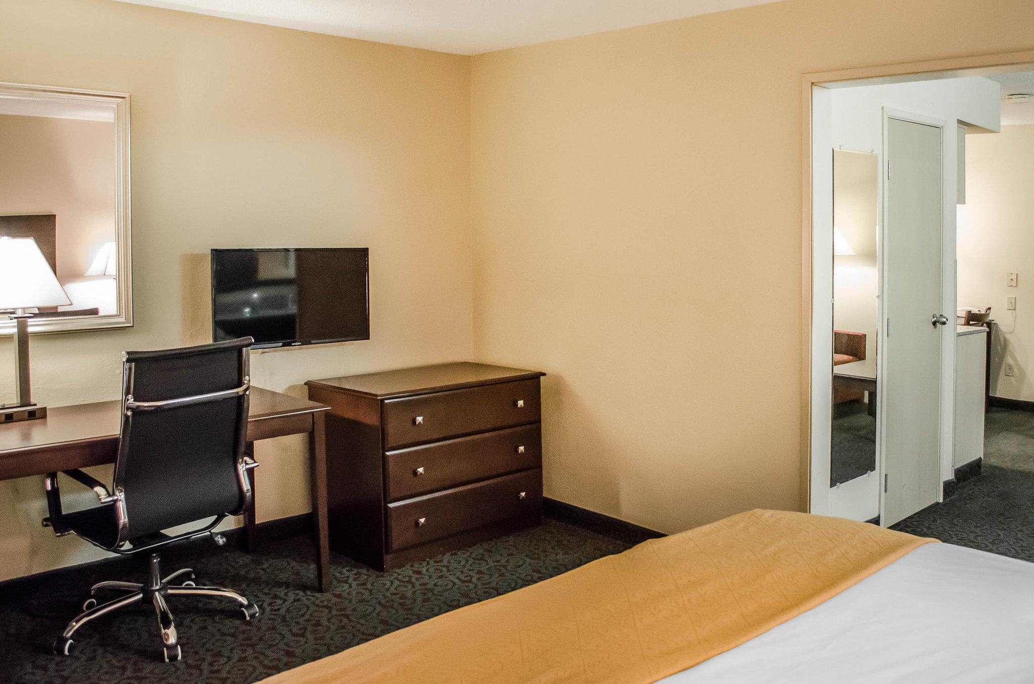 Quality Inn & Suites At Airport Blvd I-65 Mobile Eksteriør billede