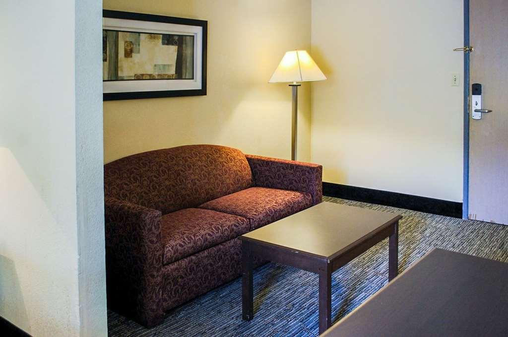 Quality Inn & Suites At Airport Blvd I-65 Mobile Værelse billede