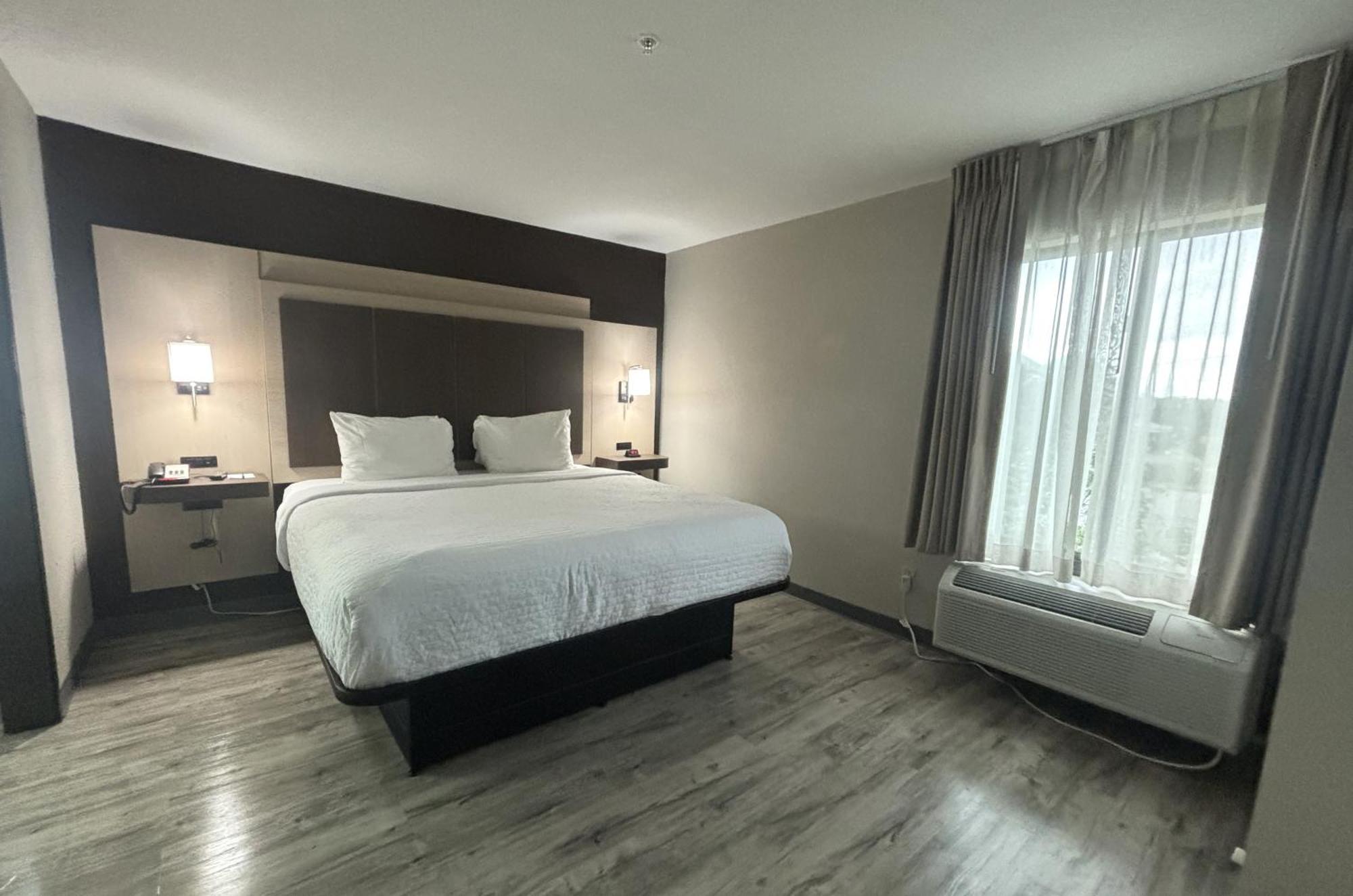 Quality Inn & Suites At Airport Blvd I-65 Mobile Eksteriør billede