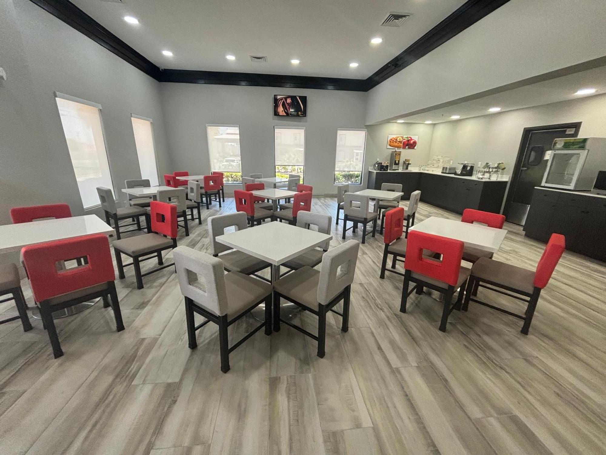 Quality Inn & Suites At Airport Blvd I-65 Mobile Eksteriør billede