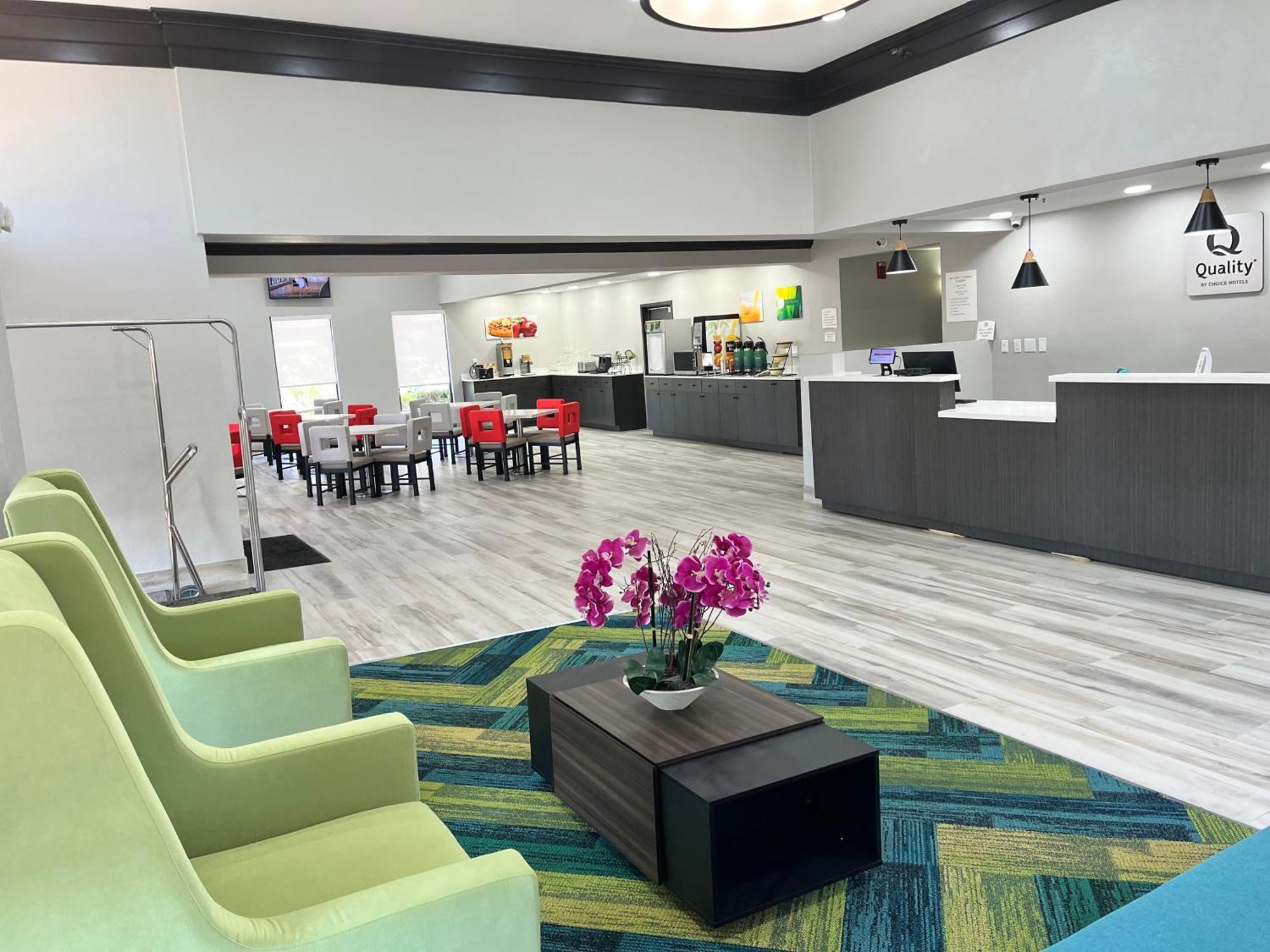 Quality Inn & Suites At Airport Blvd I-65 Mobile Eksteriør billede