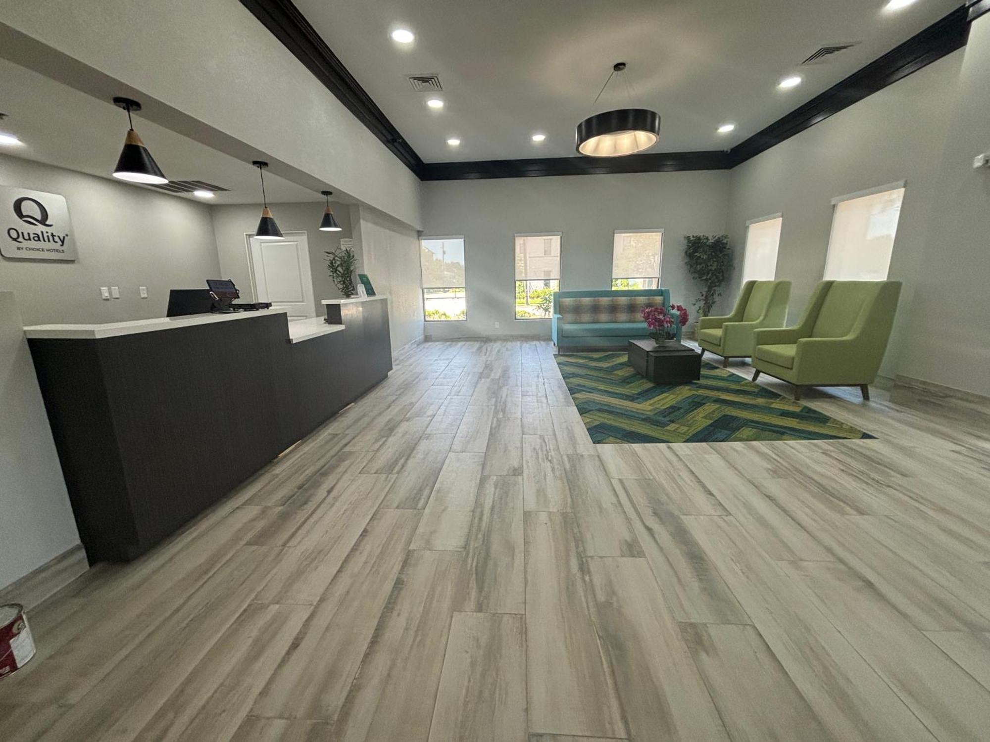 Quality Inn & Suites At Airport Blvd I-65 Mobile Eksteriør billede