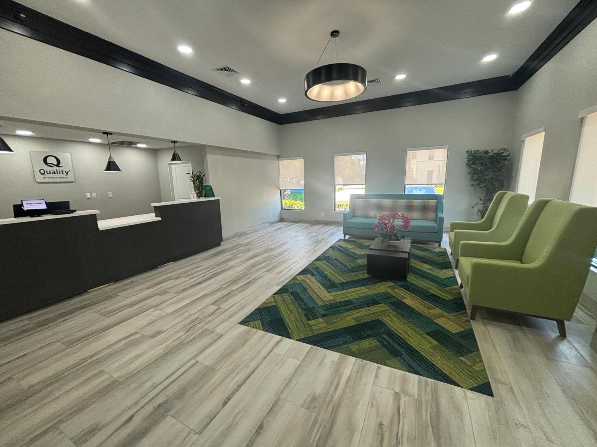 Quality Inn & Suites At Airport Blvd I-65 Mobile Eksteriør billede