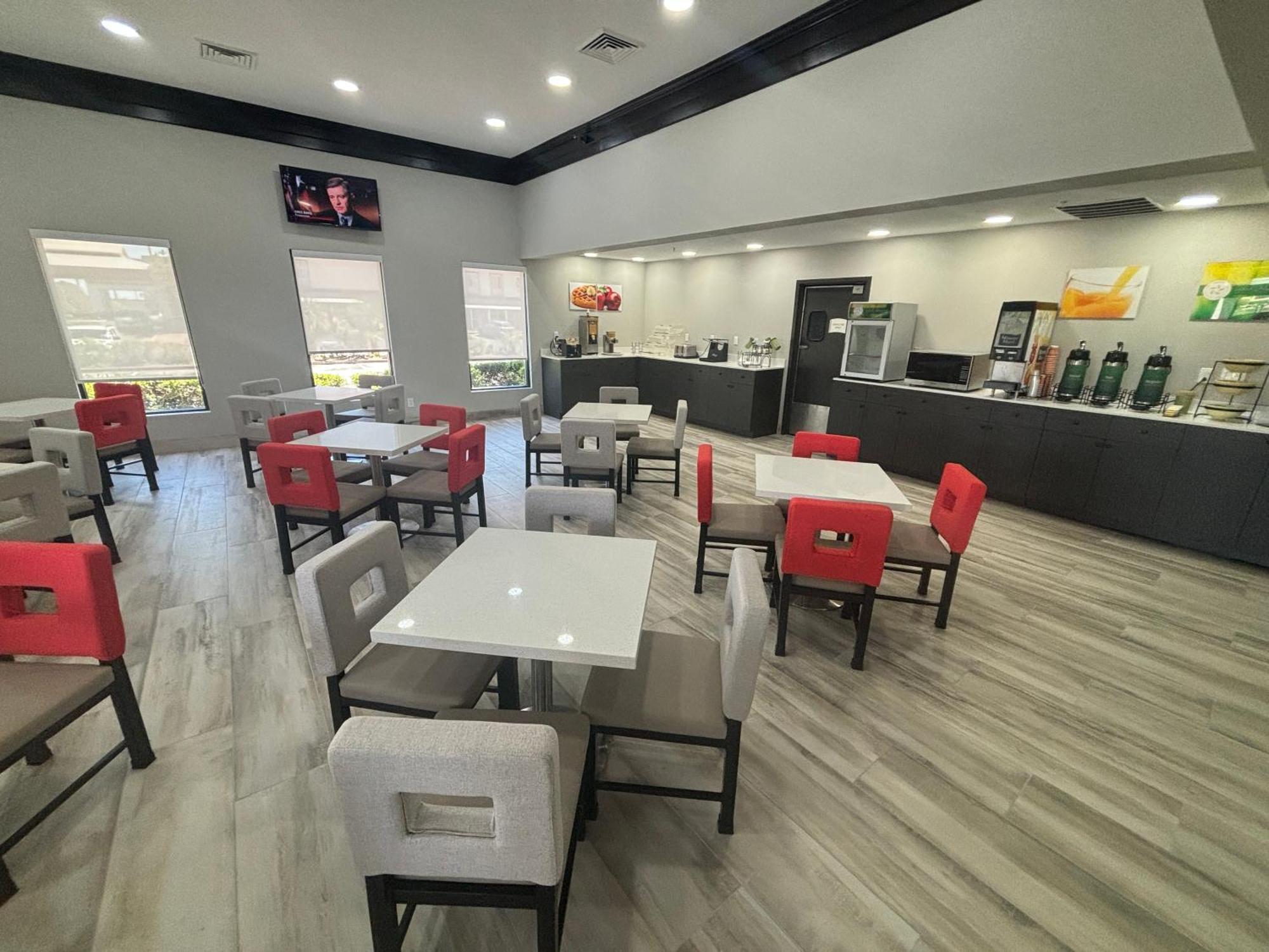 Quality Inn & Suites At Airport Blvd I-65 Mobile Eksteriør billede