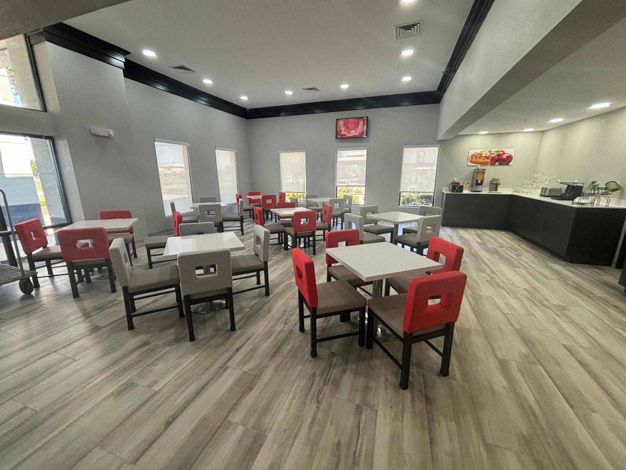 Quality Inn & Suites At Airport Blvd I-65 Mobile Eksteriør billede