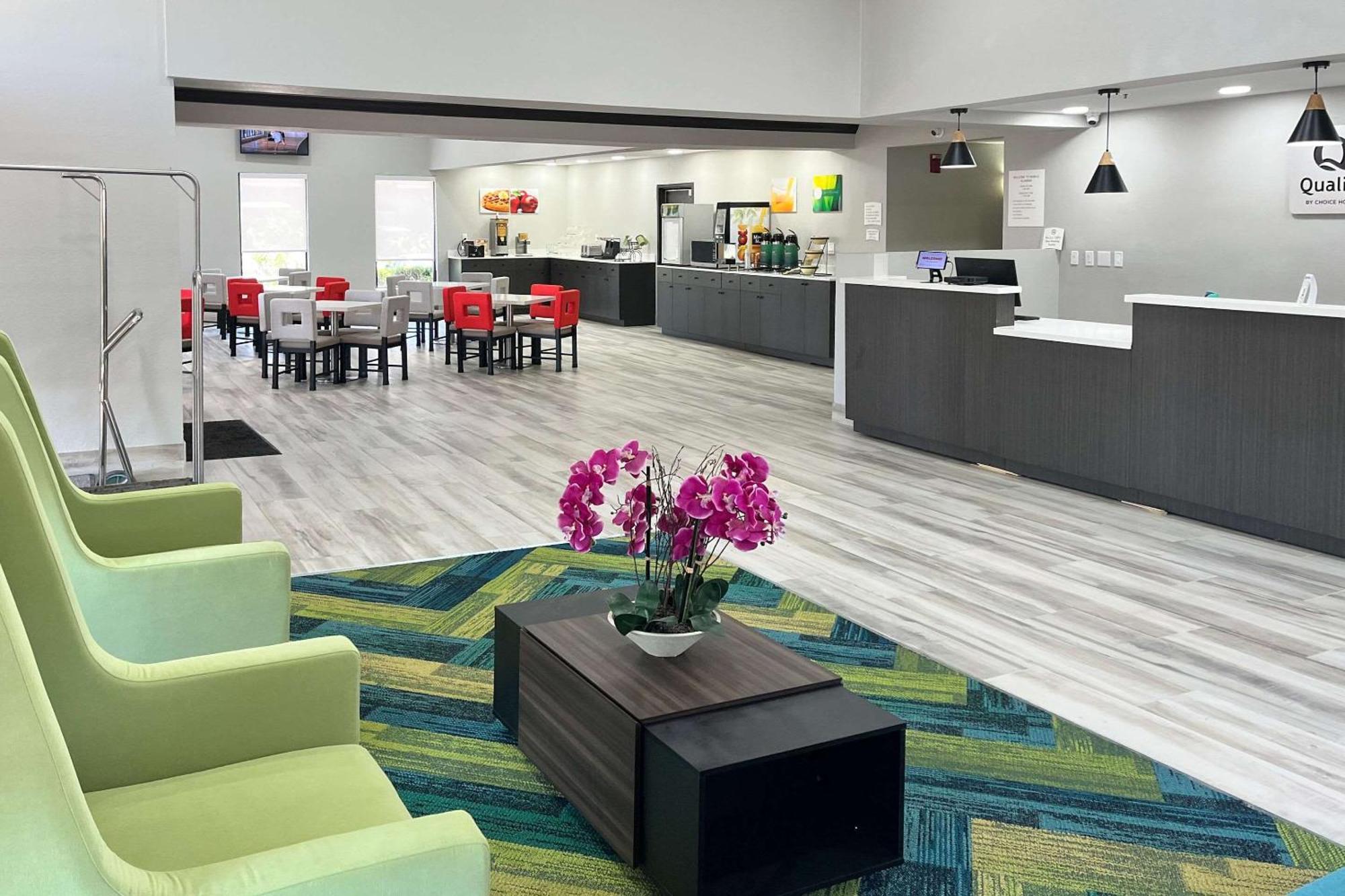 Quality Inn & Suites At Airport Blvd I-65 Mobile Eksteriør billede